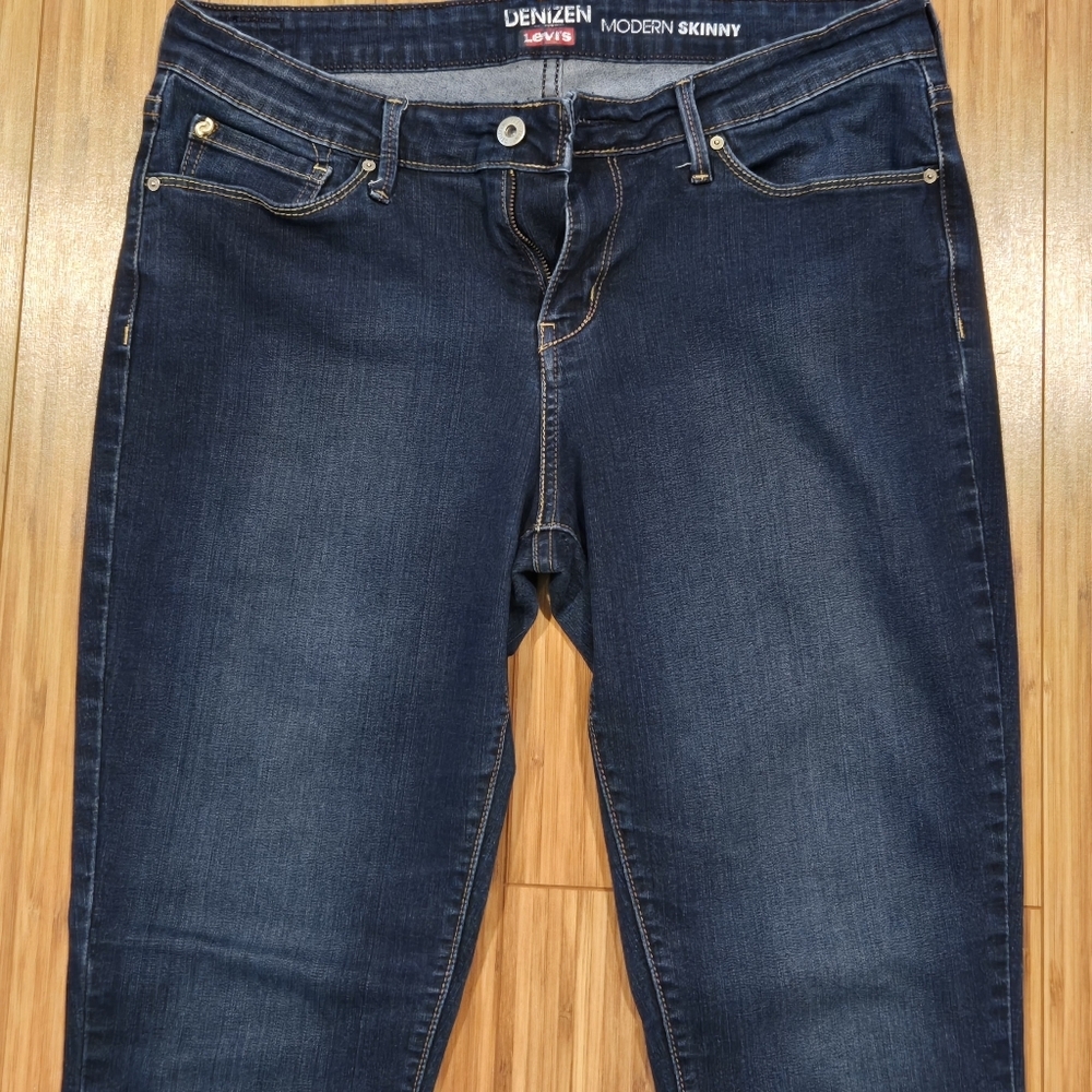 Levis Women's Dark Blue Jeans - Picture 3 of 9
